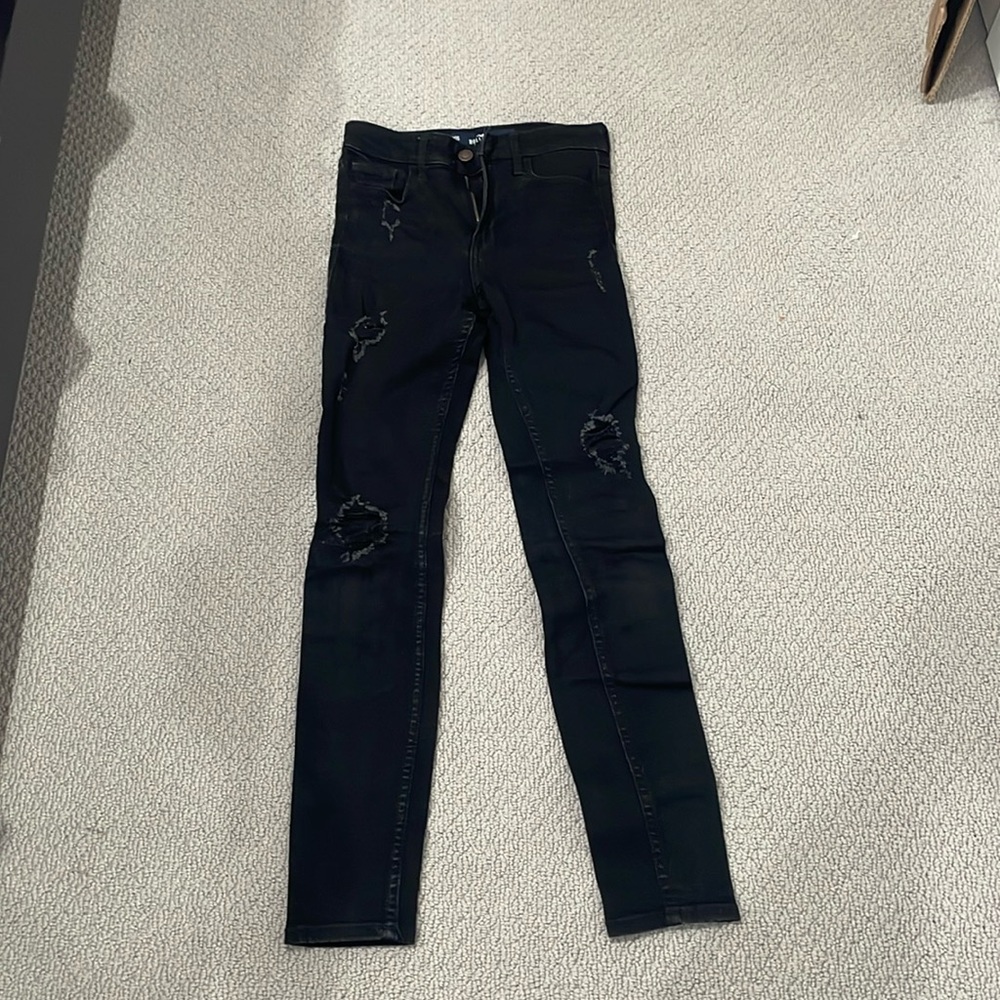 black hollister ripped skinny jeans